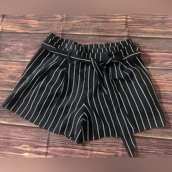 Banana Republic Size 0 Striped‎ Shorts - Picture 1 of 9
